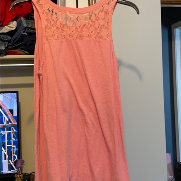 Pink lace tank top - Picture 3 of 3